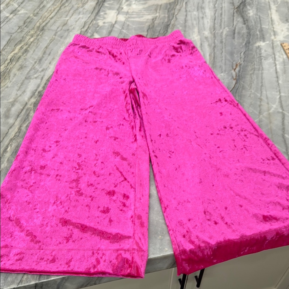 Vibrant Pink ladies crop pants ! 🩷🩷